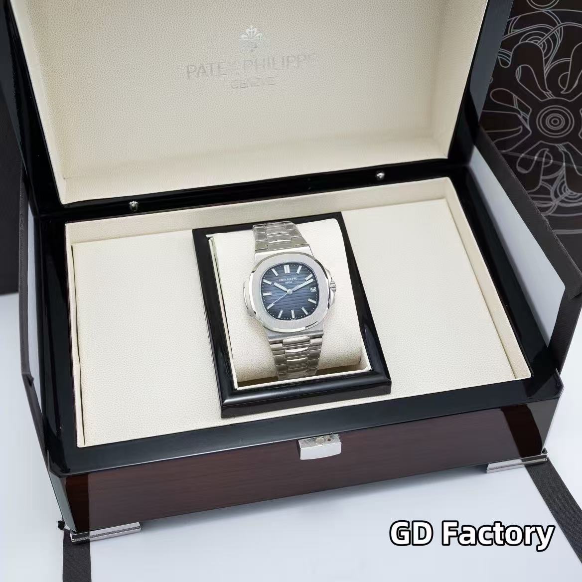 Luxury timepiece in presentation box 1