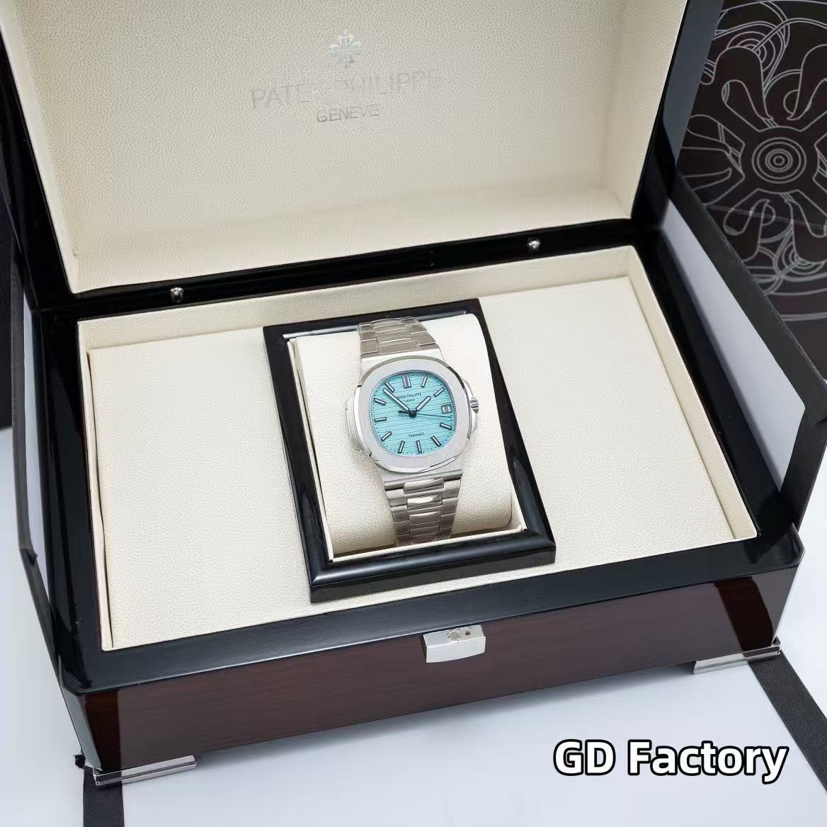Luxury timepiece in presentation box 5